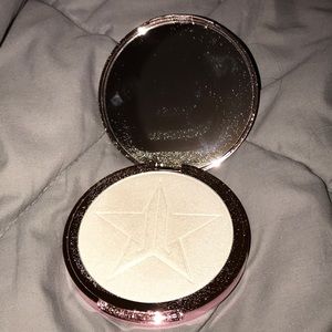 Jefree Star skinfrost in Crystal Ball